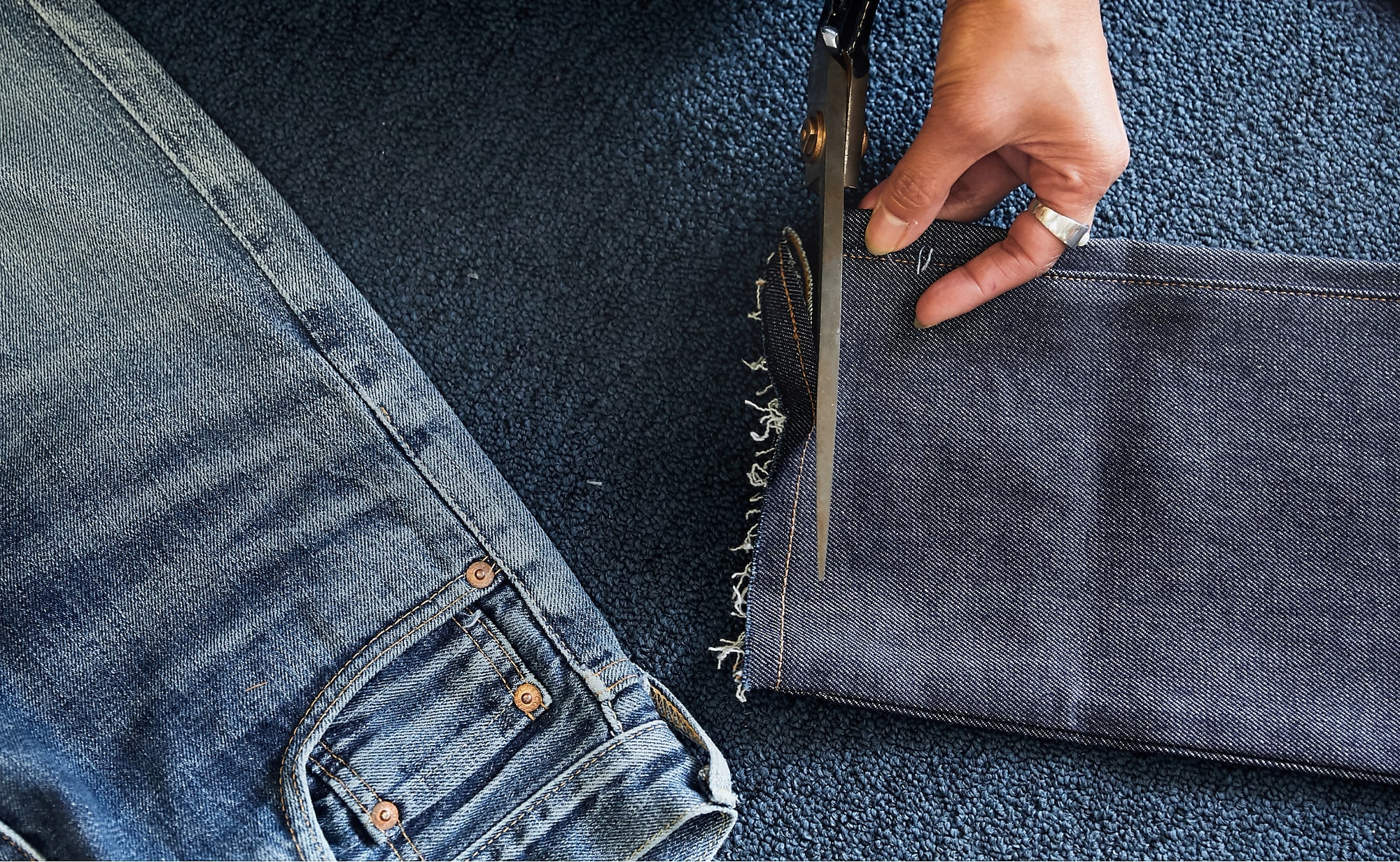 Designer Embroidered Purple Wedgie Jeans For Men 10% Off Wholesale