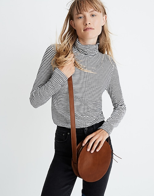 The Simple Circle Crossbody Bag in Leather