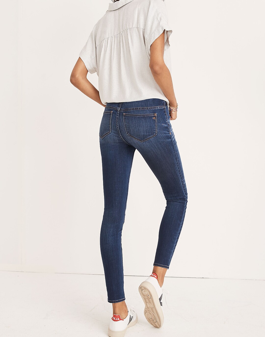 Three Seasons Maternity Women's Maternity Skinny Denim with Neutral Belly  Band, Dark Wash, X-Small : : Clothing, Shoes & Accessories