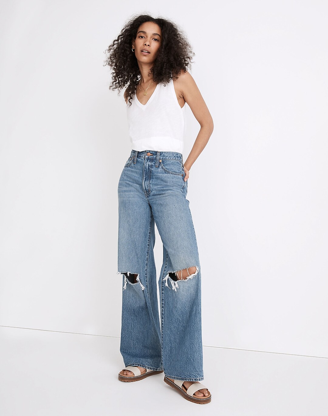 Wide leg ripped jeans –