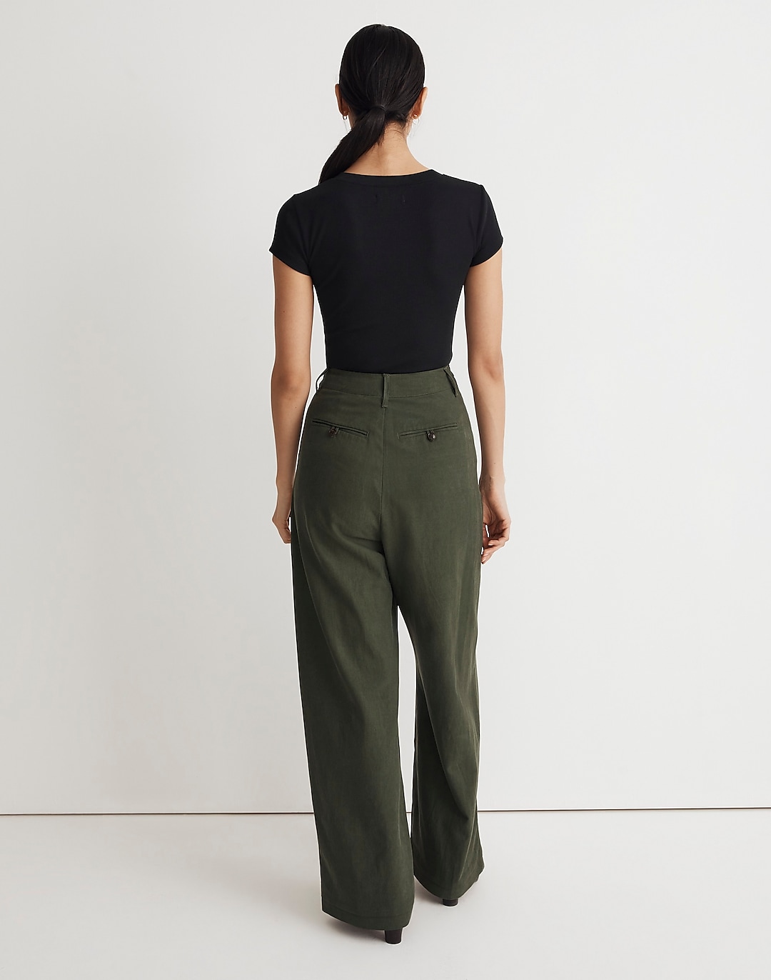 These Madewell Trousers Are the Only Real Pants I'll Wear While Traveling