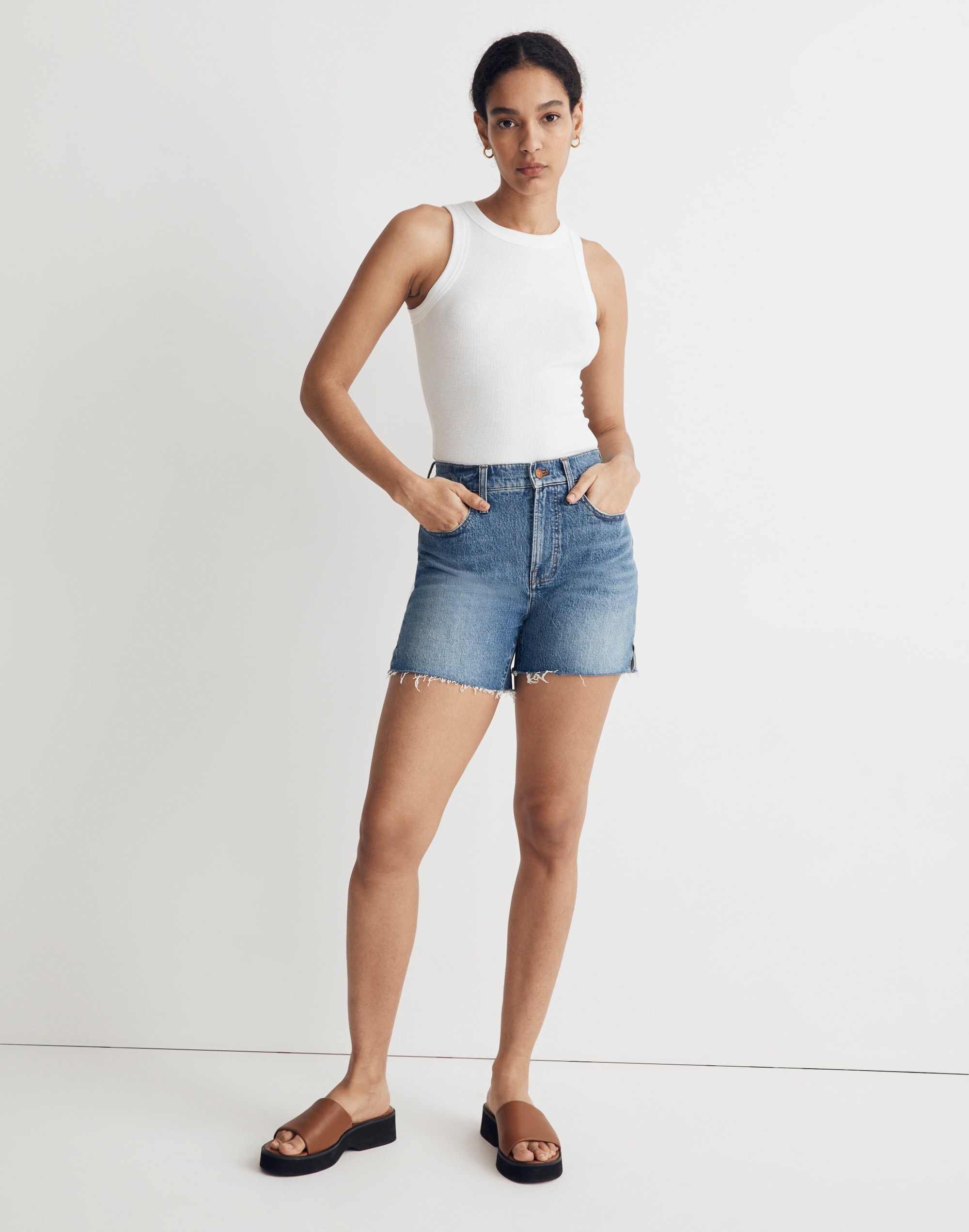 Women's High-rise 90's Cutoff Jean Shorts - Universal Thread