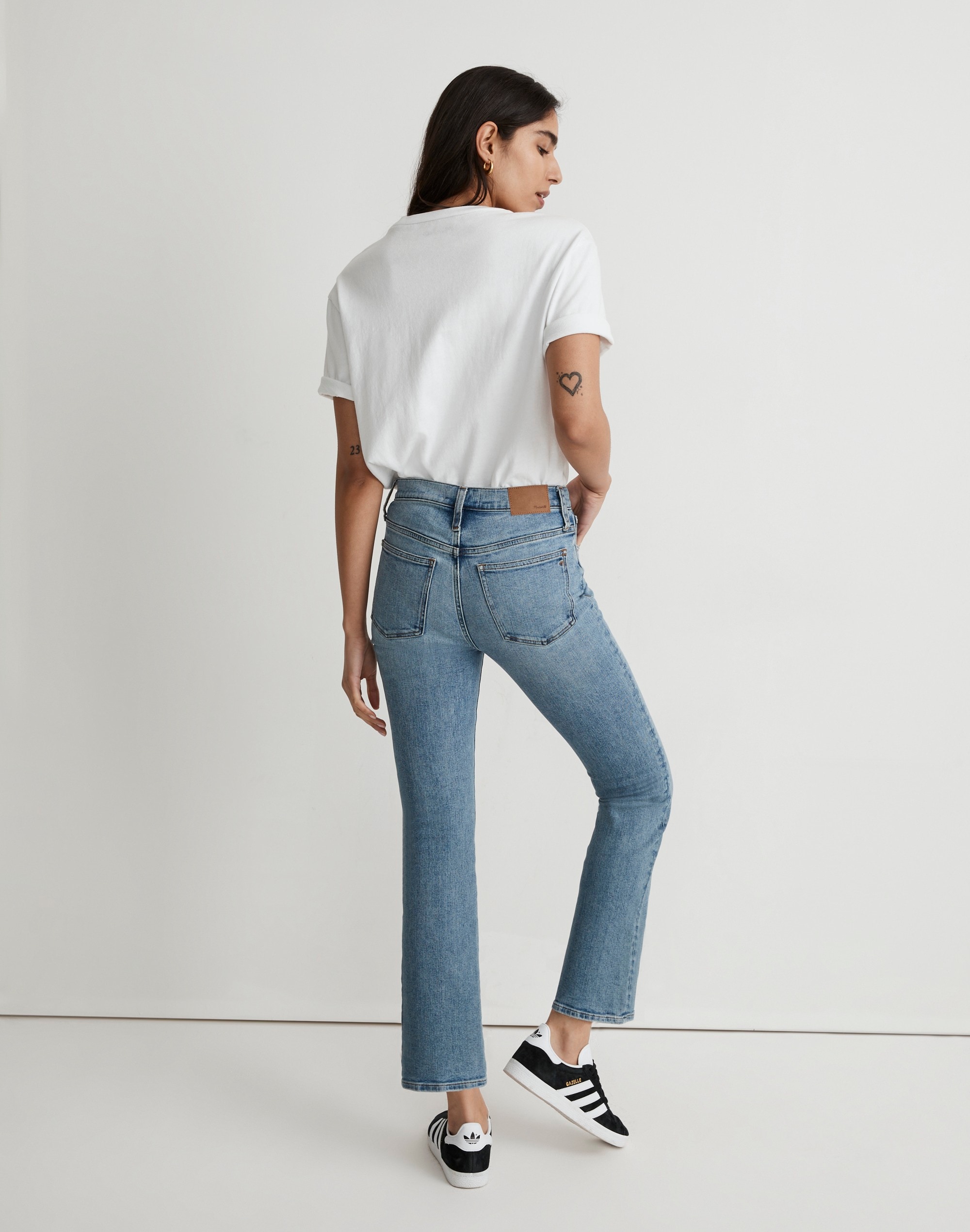 Kick Out Crop Jeans in Milverton Wash