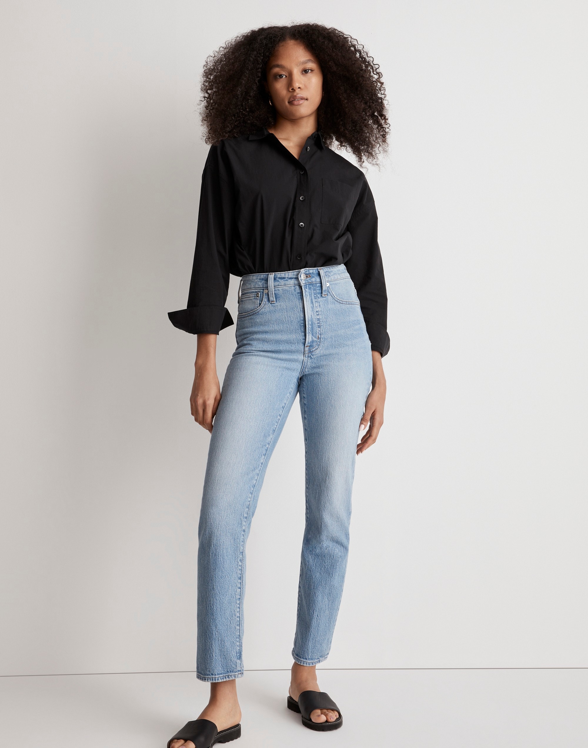 Kick Out Crop Jeans in Black Rinse Wash