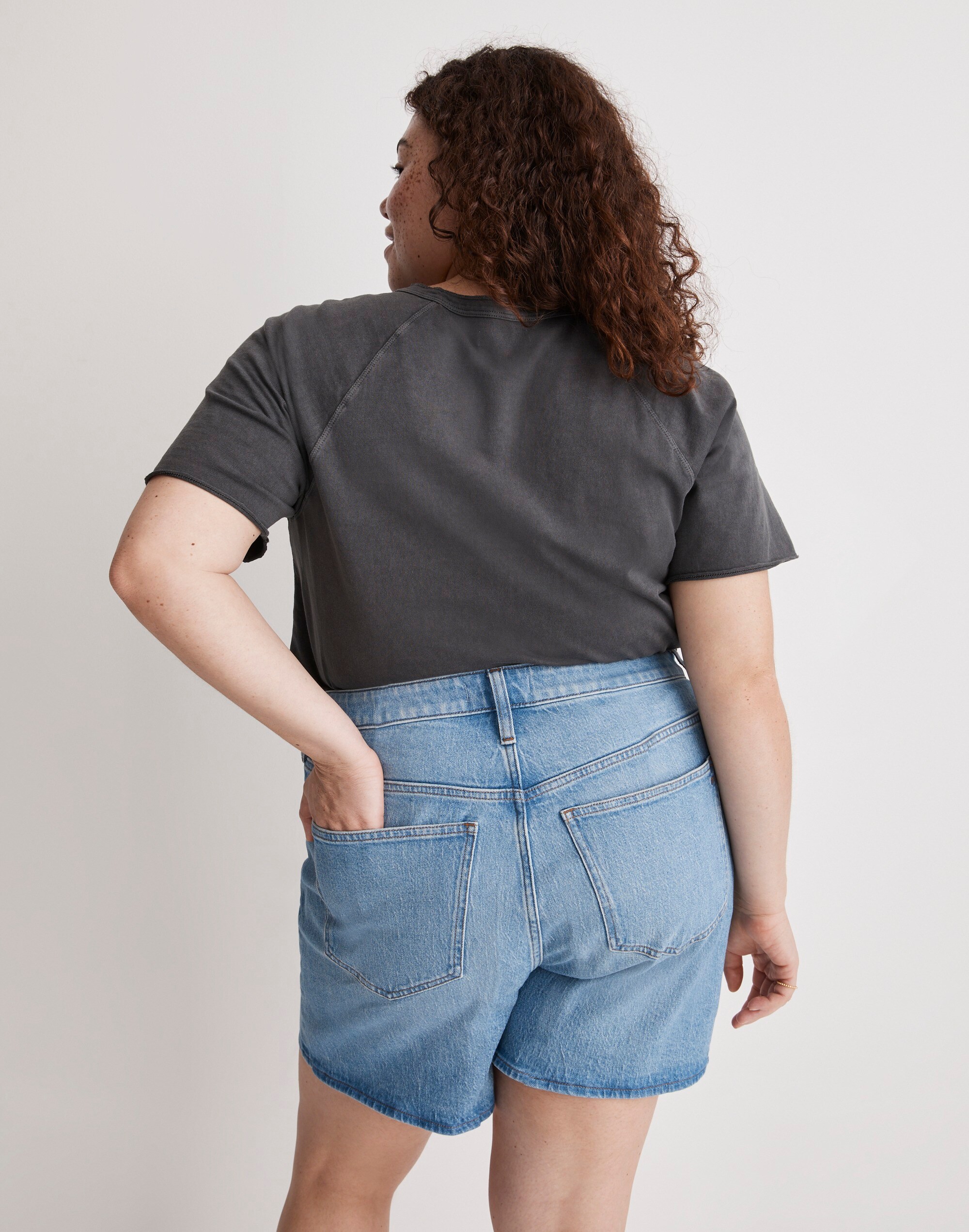 The Perfect Vintage Mid-Length Jean Short in Wainfleet Wash