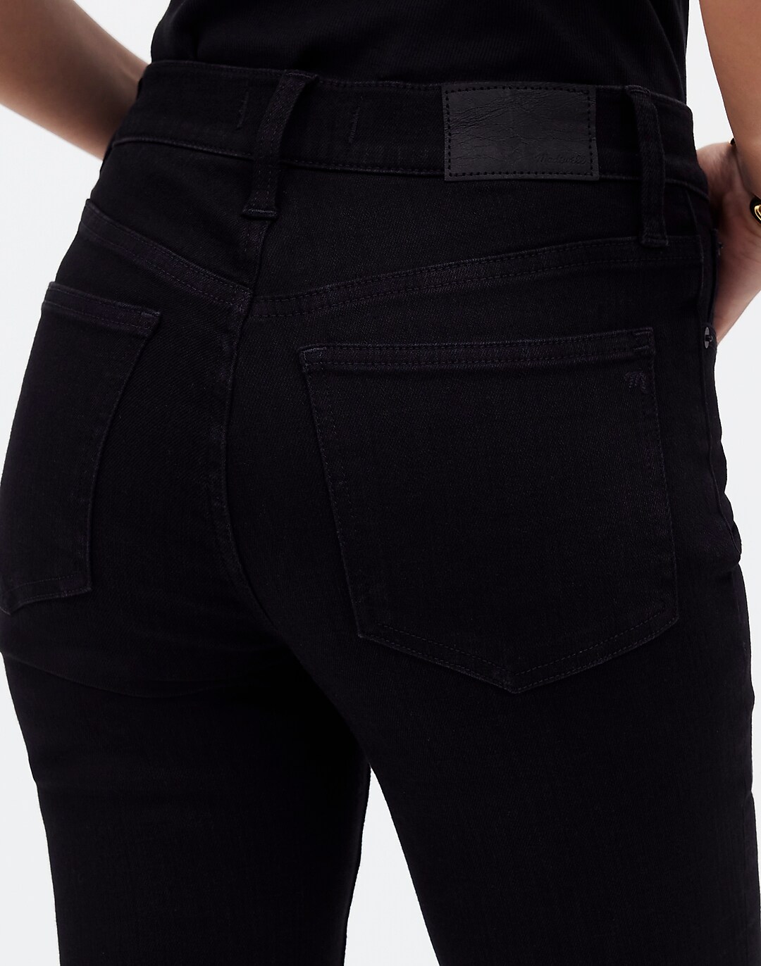 Kick Out Crop Jeans in Black Rinse Wash