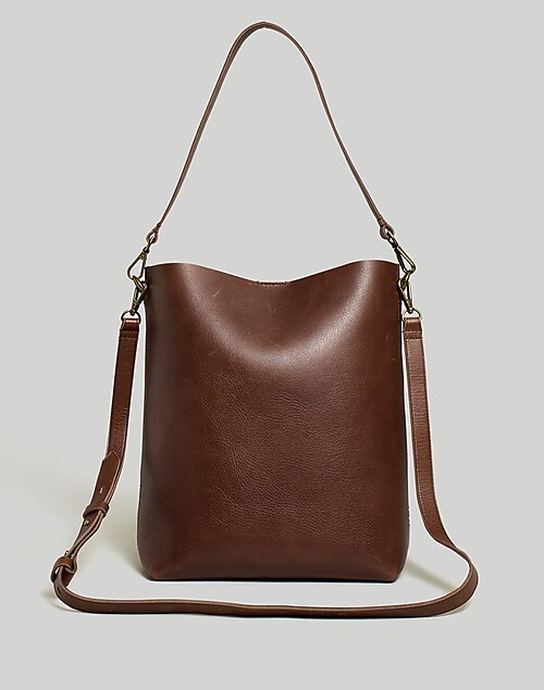 Bucket bag in leather