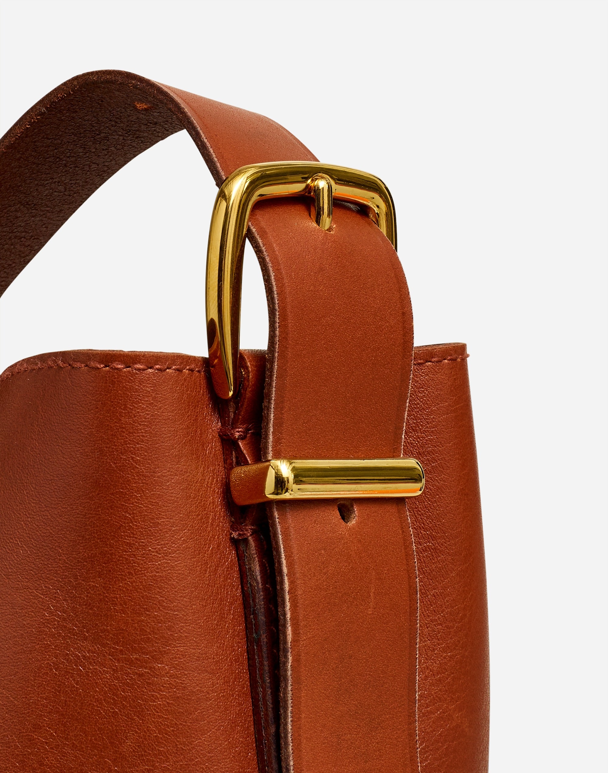 The Essential Bucket Tote in Leather