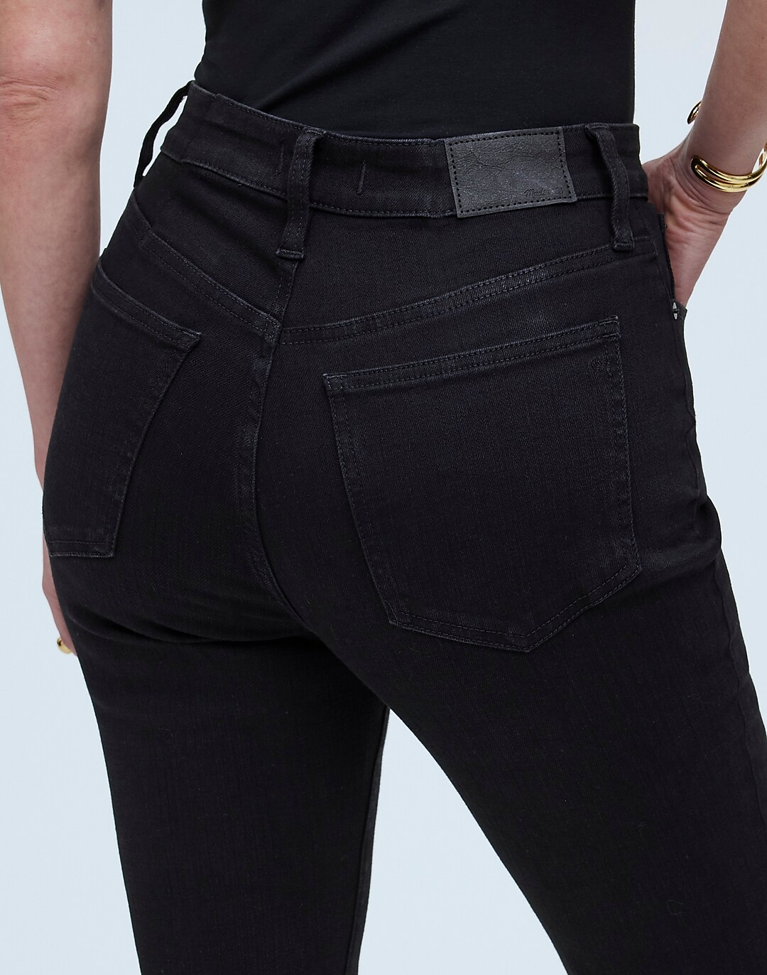 Curvy Kick Out Crop Jeans in Black Rinse Wash