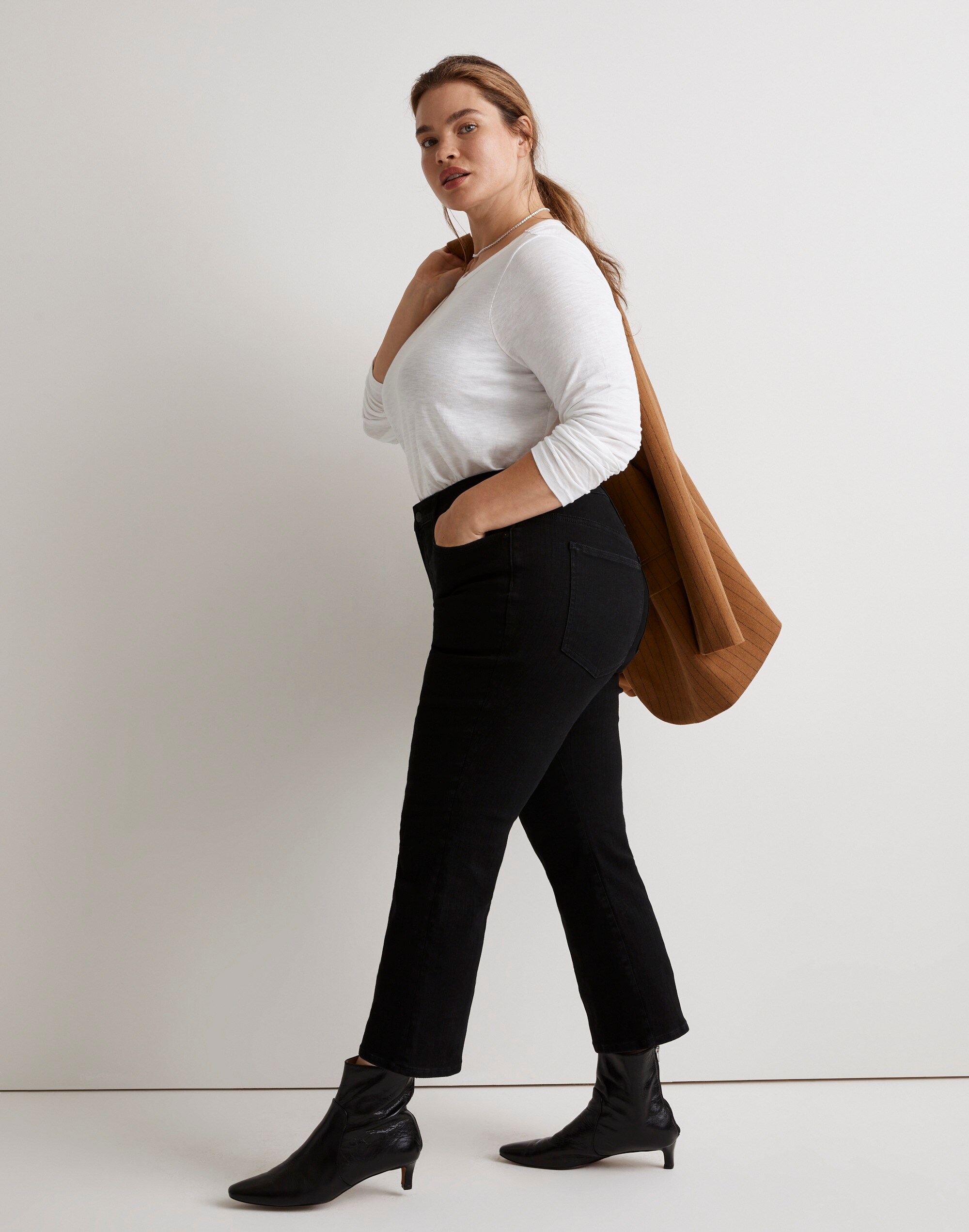 Plus Curvy Kick Out Crop Jeans in Black Rinse Wash | Madewell