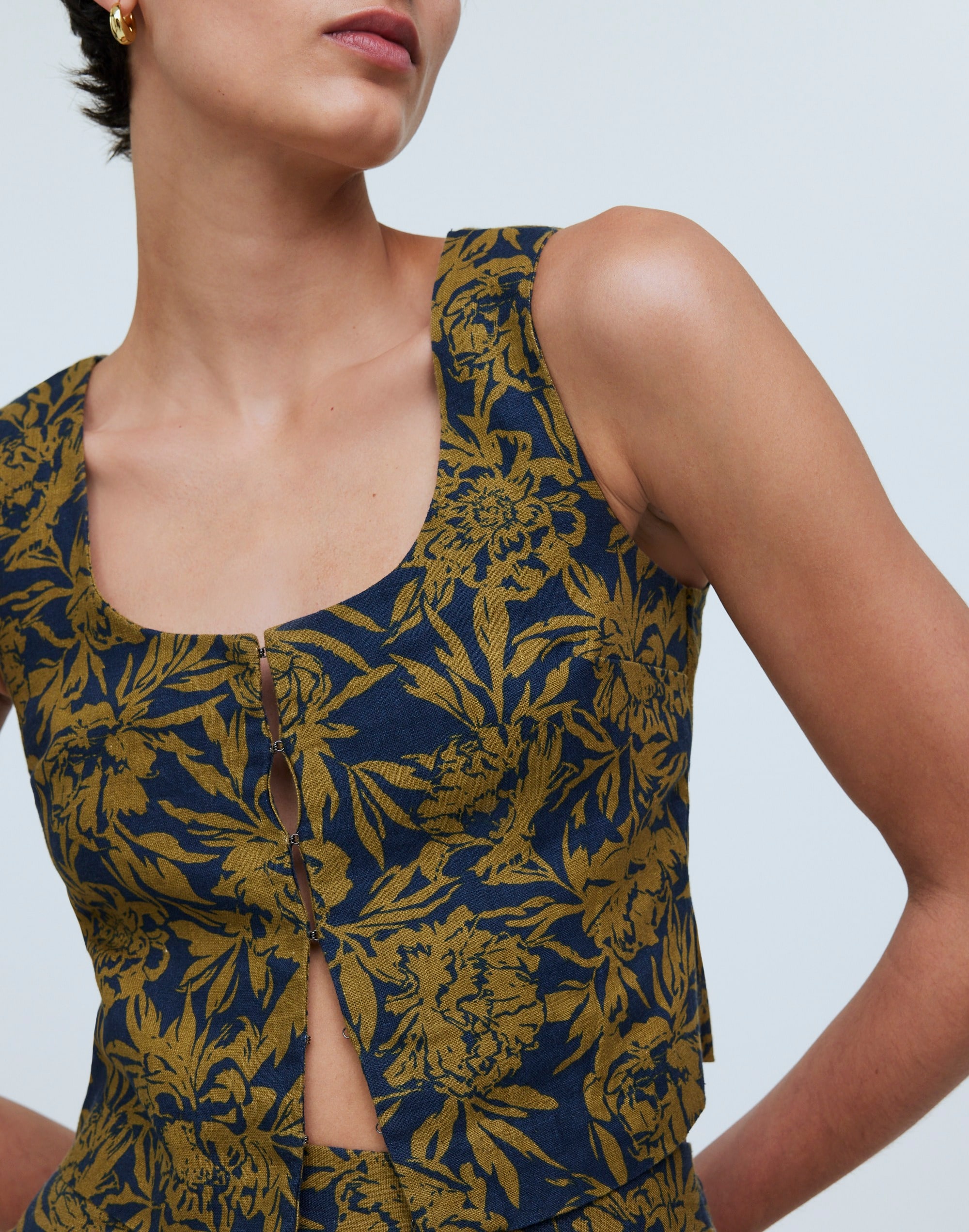 Scoopneck Crop Tank in Floral 100% Linen