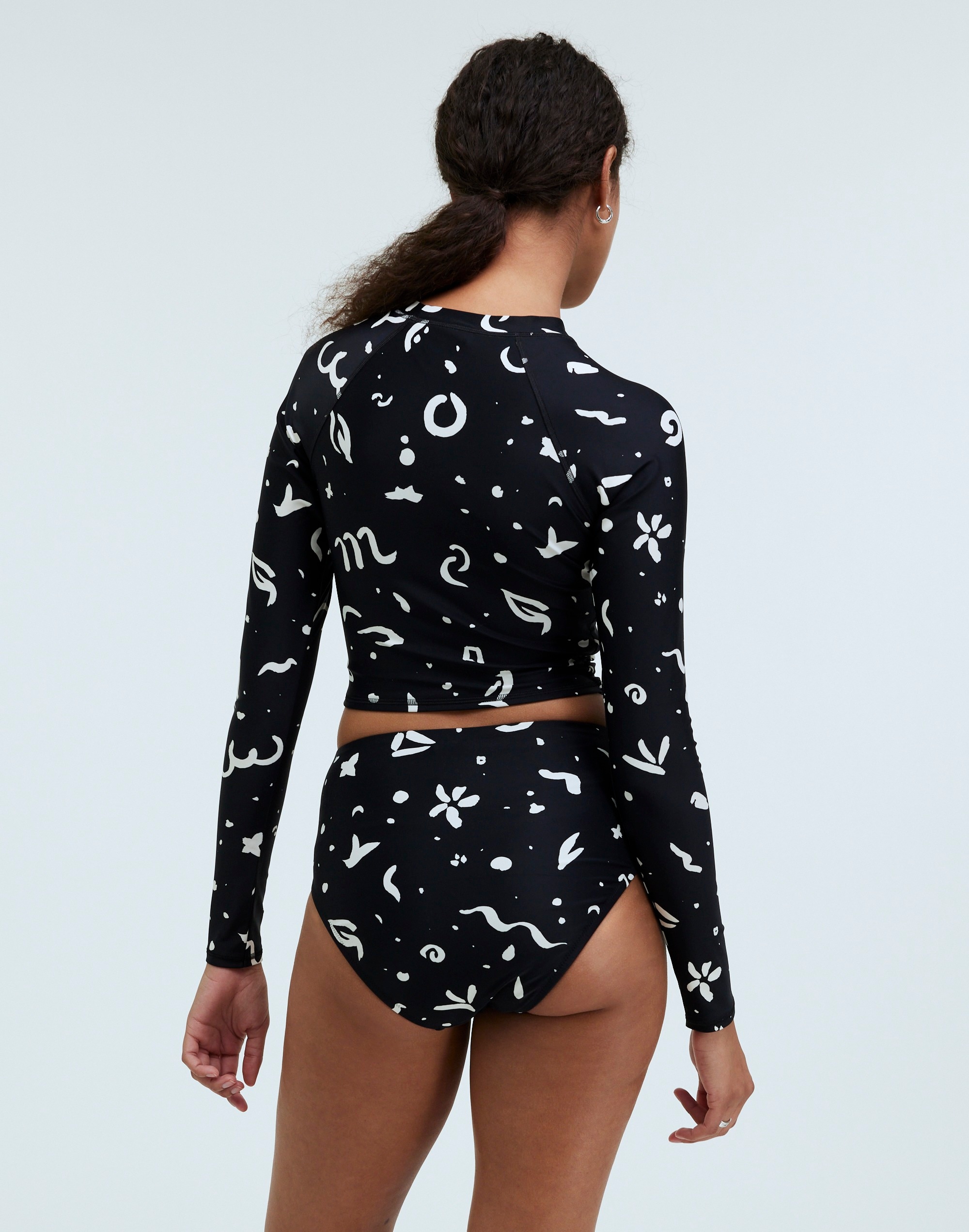 Long-Sleeve Crop Rash Guard in Abstract Doodle