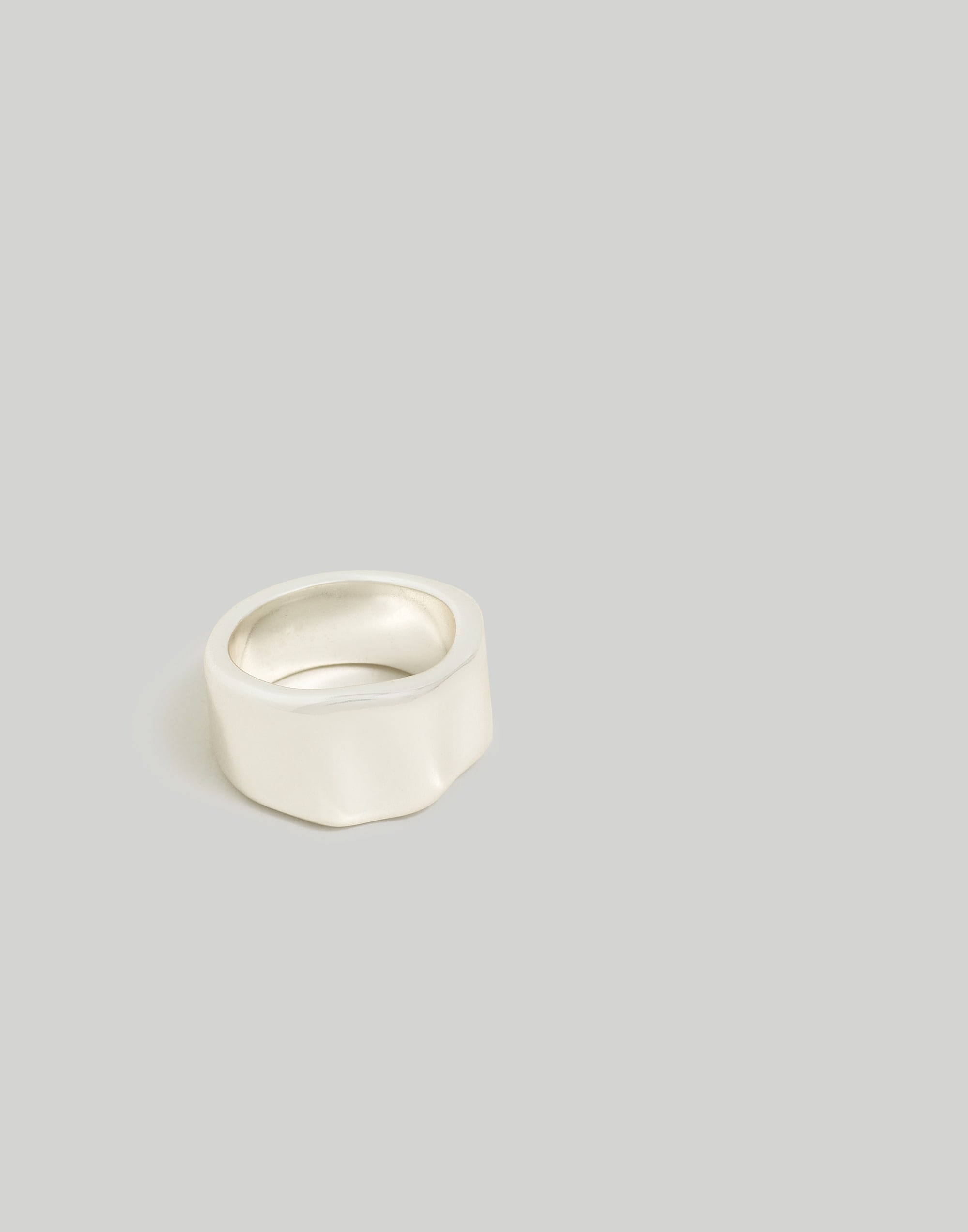 Mw Molten Chunky Ring In Light Silver Ox