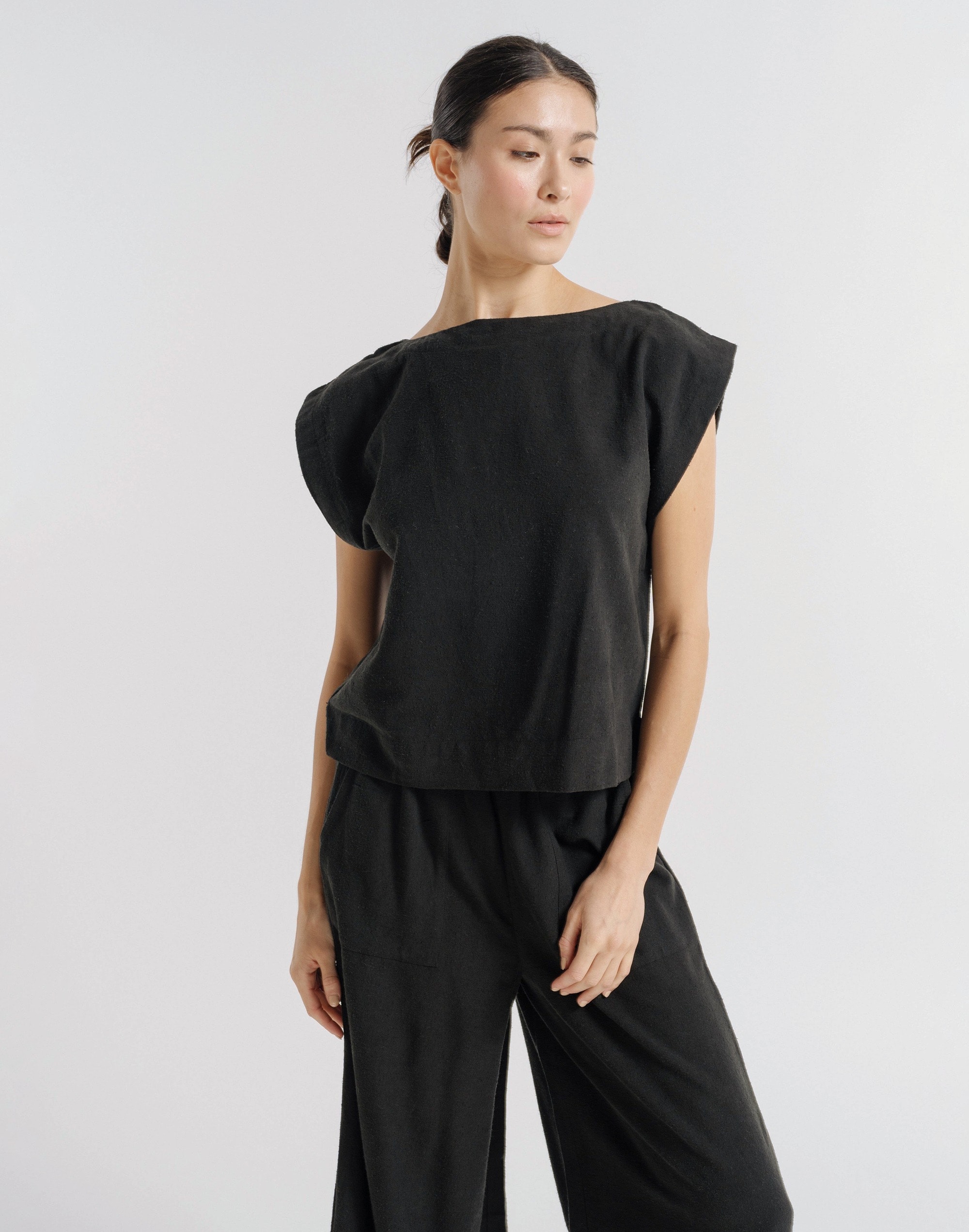 LAUDE The Label Everyday Top - Black Silk Noil