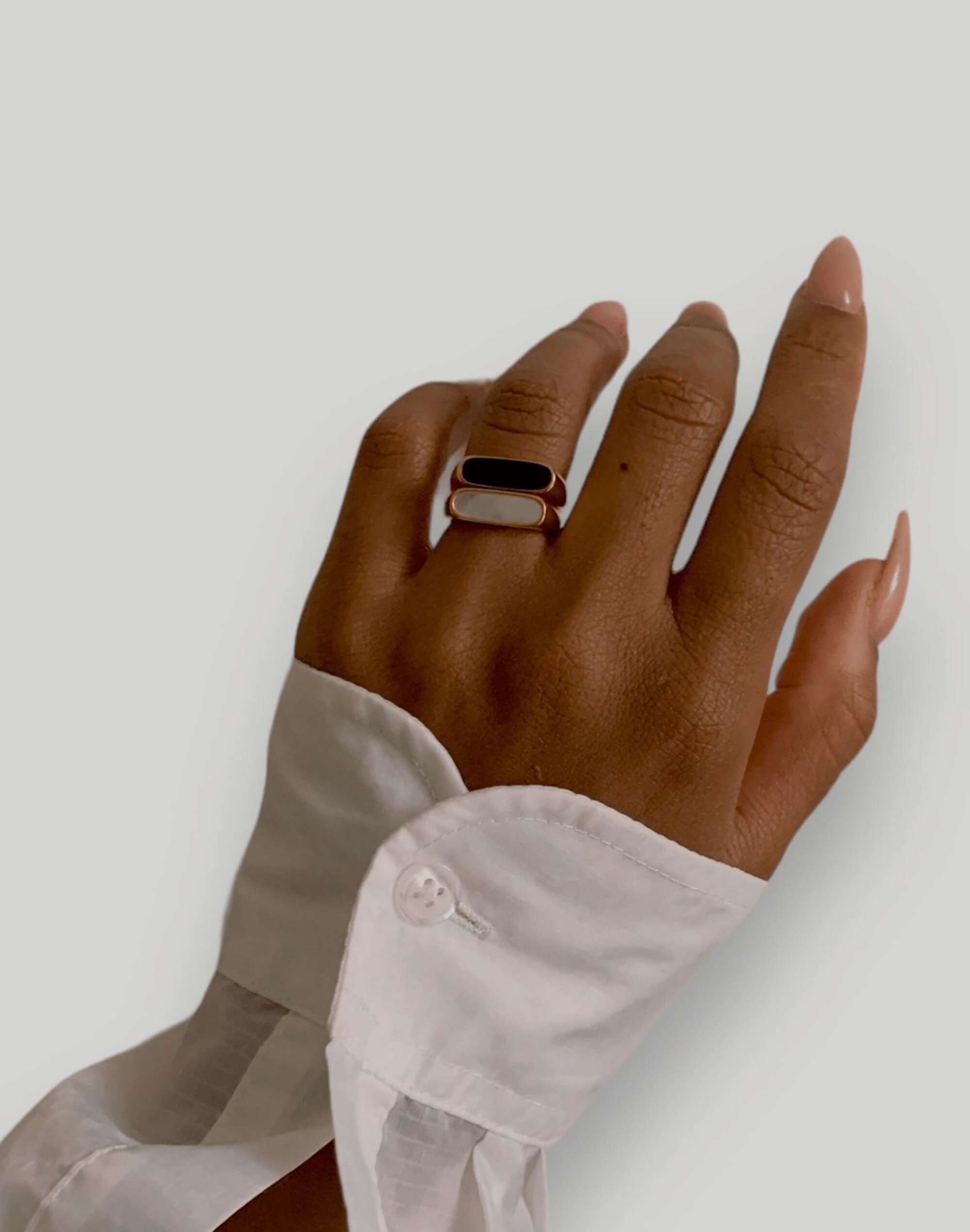 Filosophy Margo White Mother of pearl signet ring | Madewell