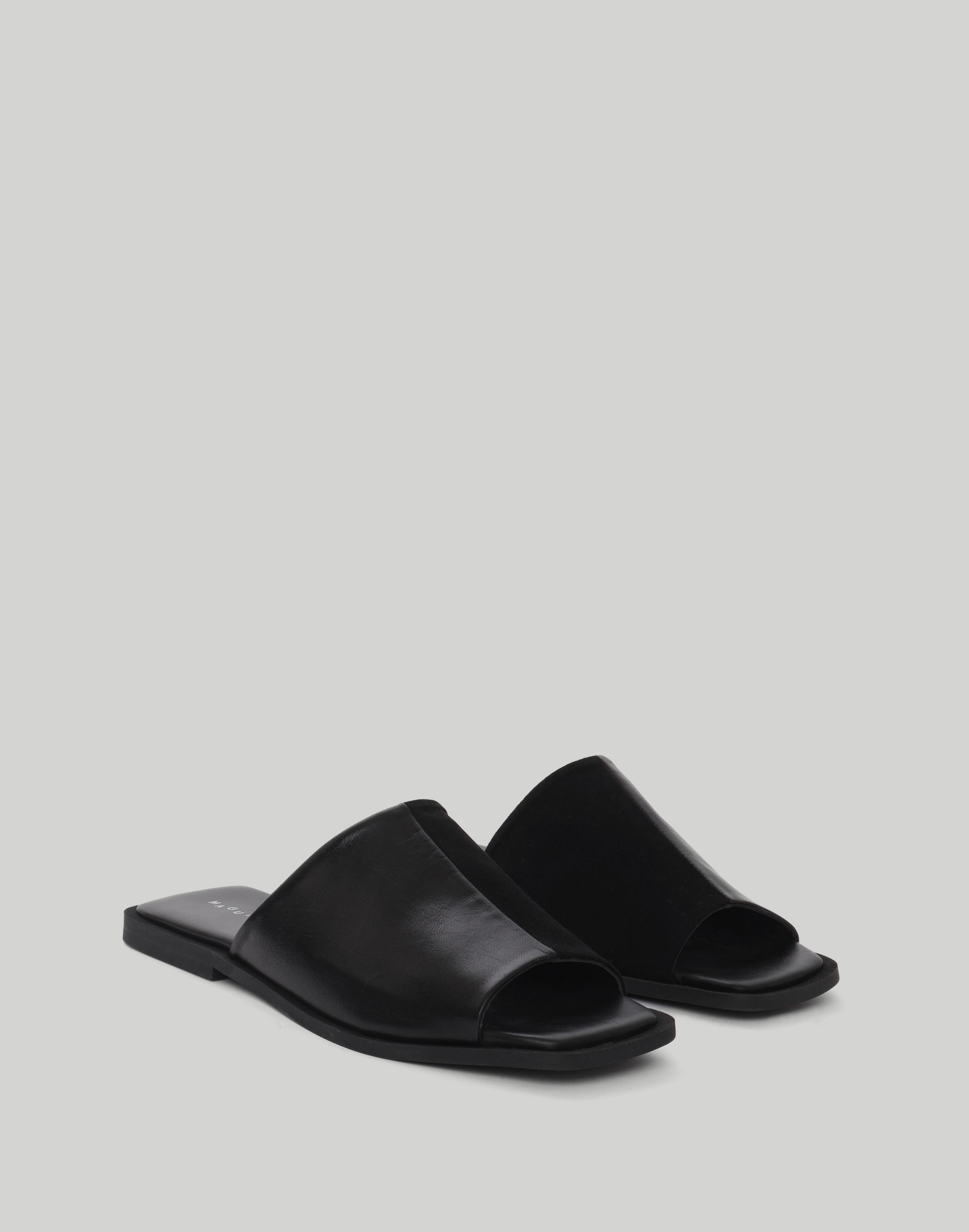 Maguire Cabra Black Sandal