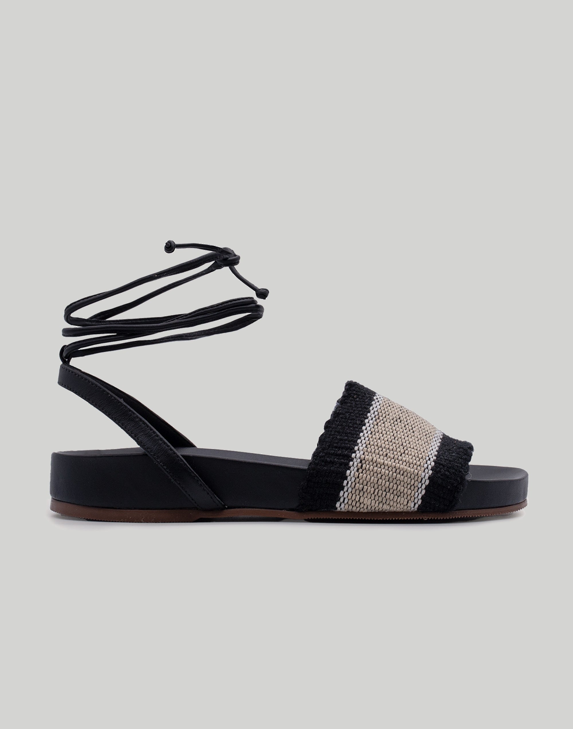 KAANAS Iris wrap around Pool slide w. Handwoven upper